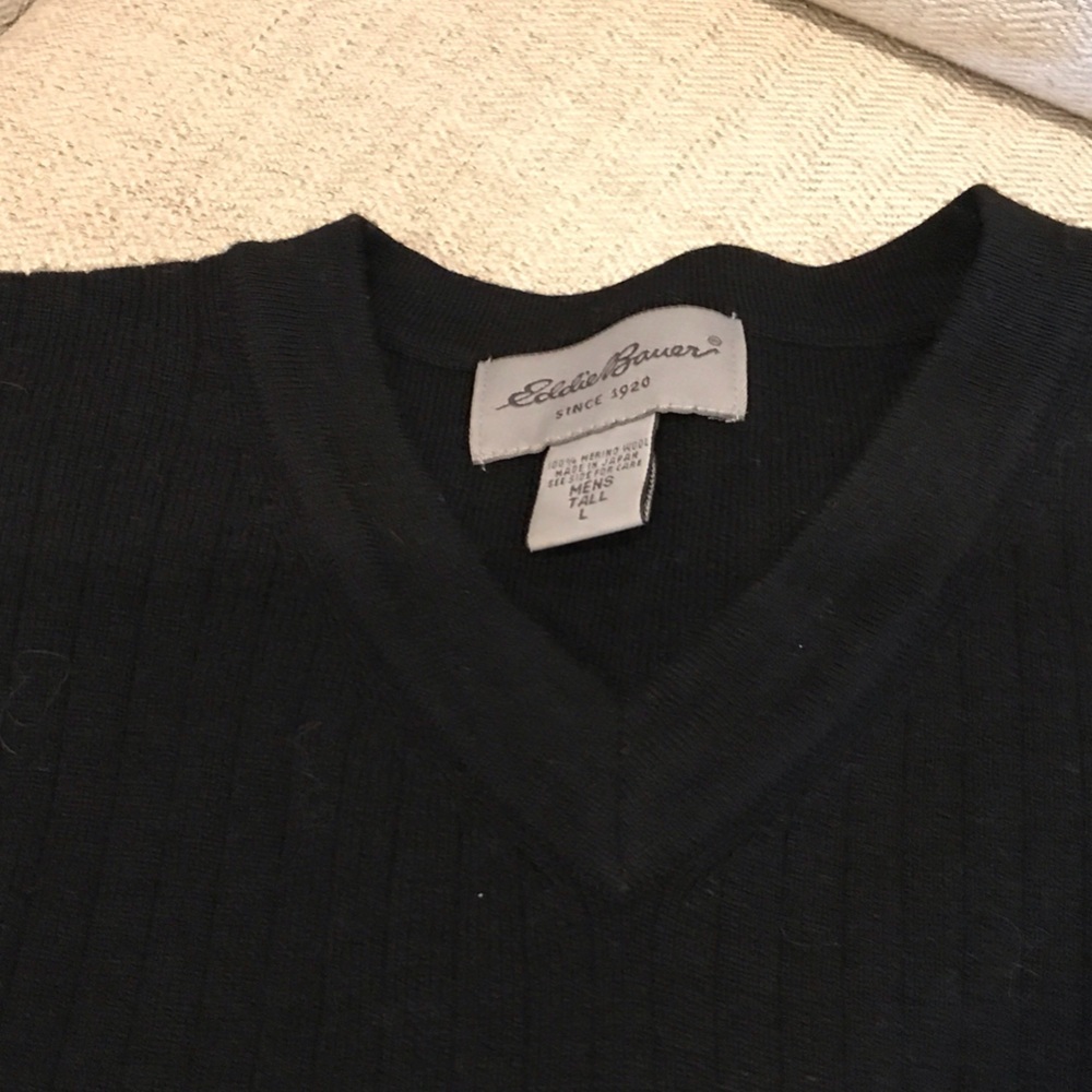 Eddie Bauer Men's Black V-Neck Sweater